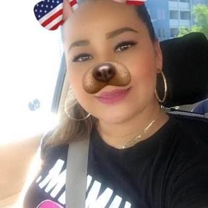 Meet your Posher, Estela